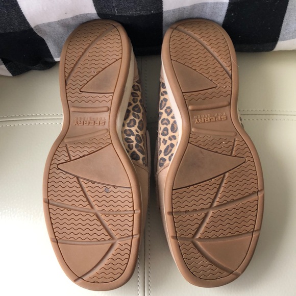 Great Sperry boat shoes with cheetah print! - Picture 5 of 6
